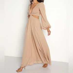 Indah Julie Smocked Long Sleeve Maxi Dress🤍